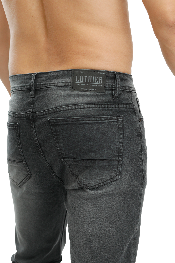 Jeans para hombre bota recta licrado clásico  sin desgaste color gris ratón detalle