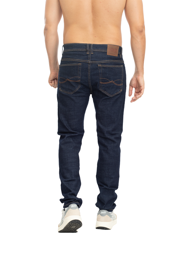 Jeans para hombre bota recta licrado color clásico  sin desgaste azul oscuro clasico atras